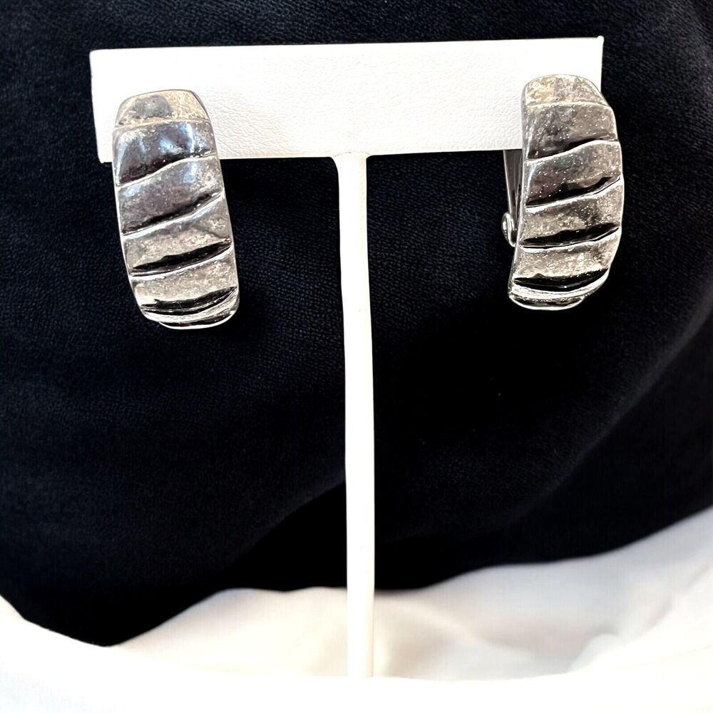Vintage 1980s Half Hoop Earrings Hematite Tone Ribbed Clip On - 12R